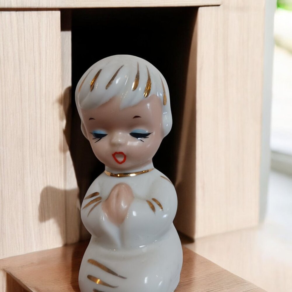 Vintage Hand-Painted Porcelain Figurine of Praying Little Girl  Made in Japan